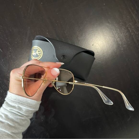 worn less than 5 times ray ban aviator sunglasses
originally $188 - Picture 7 of 9